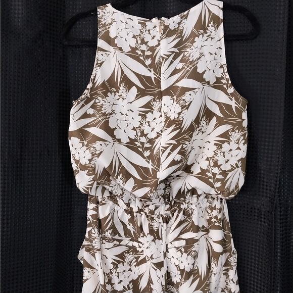 LAUREN BY RALPH LAUREN! TAUPE/BEIGE & CREAM FLORAL TIE WAIST ONESIE! SZ 4 - Picture 8 of 11